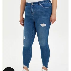 Torrid NWOT Midfit Super Skinny Jean | size 22s